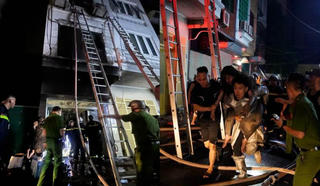 Công an Hà Nội thông tin vụ cháy nhà ở đường Hồng Hà, cứu thoát 5 người mắc kẹt