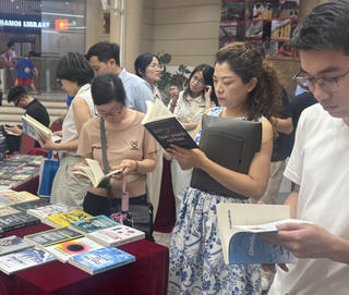 Sách khoa học khác gì Google và AI?