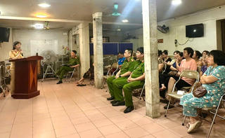 Hà Nội: 60 hộ kinh doanh cà phê đường tàu ký cam kết không lấn chiếm hành lang an toàn