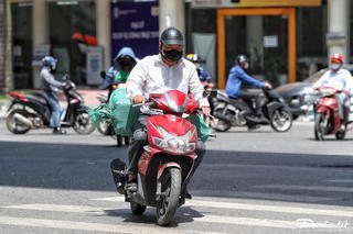 Ngày 13/4, nhiều khu vực nắng nóng gay gắt, có nơi trên 40 độ C