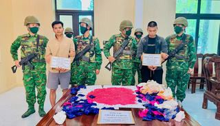 Hà Tĩnh: Bắt hai đối tượng vận chuyển 24.000 viên hồng phiến 