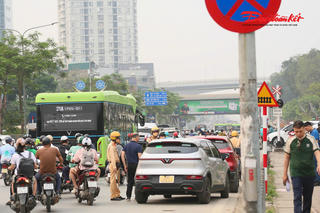 Thủ tướng chỉ đạo tăng cường vận tải, bảo đảm an toàn giao thông dịp Giỗ Tổ Hùng Vương và 30/4 - 1/5