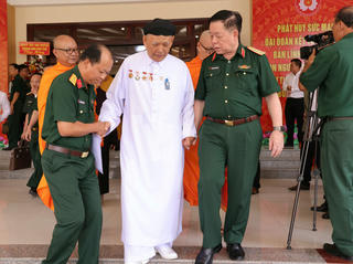 Không ngừng phát huy vai trò của già làng, chức sắc tôn giáo trong xây dựng khối Đại đoàn kết