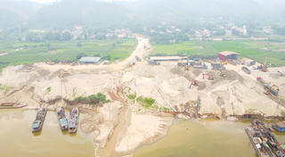 Chủ tịch tỉnh Lào Cai yêu cầu dừng hoạt động 13 mỏ cát, sỏi chưa đủ điều kiện