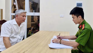 Công an Hà Nội tạm giữ tài xế ô tô để điều tra về hành vi "Gây rối trật tự công cộng"