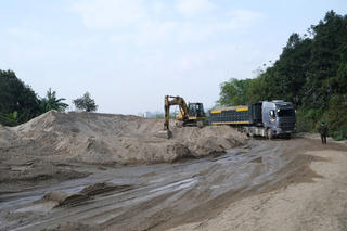 Chủ tịch tỉnh Lào Cai yêu cầu dừng hoạt động 13 mỏ cát, sỏi chưa đủ điều kiện