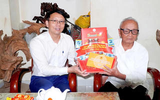 Khánh Hòa: Thăm, tặng quà người có công với cách mạng tại địa phương