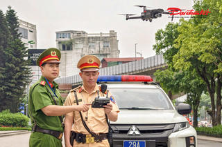 Hà Nội siết chặt vi phạm dừng đỗ: CSGT dùng flycam, camera AI giám sát