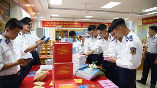 Nhiều đơn vị Cảnh sát biển hưởng ứng ngày sách và văn hóa đọc Việt Nam