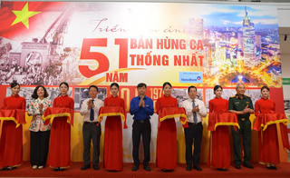 Tái hiện bản hùng ca thống nhất qua gần 90 bức ảnh tư liệu quý