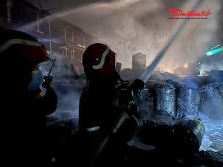 Khống chế kịp thời đám cháy tại kho xưởng chứa dầu thải ở Hà Nội