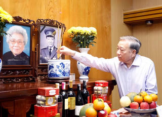Tổng Bí thư, Chủ tịch nước tới dâng hương tại nhà các lãnh đạo tiền bối