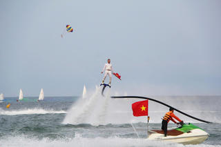 Đông đảo du khách đổ về mùa du lịch biển Đà Nẵng 2026