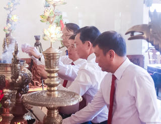 Lãnh đạo tỉnh Lâm Đồng dâng hương tưởng nhớ Chủ tịch Hồ Chí Minh