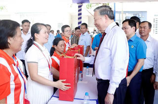 Tổng Bí thư, Chủ tịch nước động viên công nhân, người lao động ở TP Hồ Chí Minh