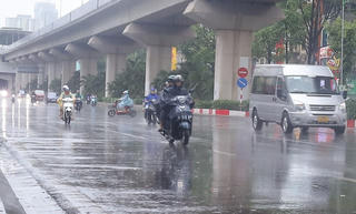 Ngày 27/4, nhiều khu vực có mưa rào và dông, đề phòng lốc sét