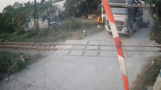 Quảng Trị: Xử phạt tài xế ô tô cố tình vượt đường ngang có cảnh báo tự động