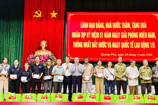 Lãnh đạo Đảng, Nhà nước trao tặng quà cho công nhân, người lao động khó khăn tại Đắk Lắk