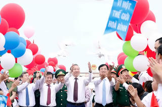 Tổng Bí thư, Chủ tịch nước Tô Lâm dự Lễ thượng cờ "Thống nhất non sông" tại Quảng Trị