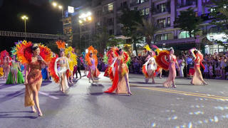 Hàng vạn người tham gia vũ hội đường phố Carnaval Hạ Long