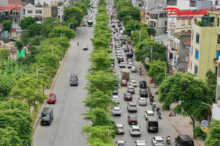 Dòng xe rời Thủ đô, giao thông cửa ngõ phía Đông vẫn thông suốt