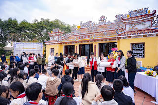 Học lịch sử ở đình làng