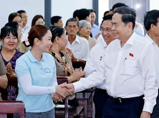 Chủ tịch Quốc hội Trần Thanh Mẫn tiếp xúc cử tri Thành phố Hồ Chí Minh