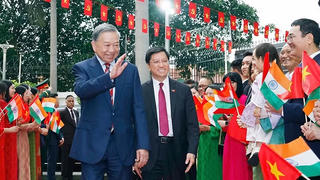 Tổng Bí thư, Chủ tịch nước Tô Lâm gặp gỡ cộng đồng người Việt Nam tại Ấn Độ