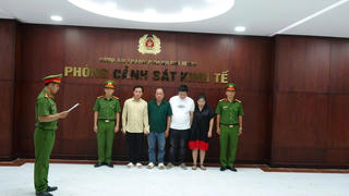 TP Hồ Chí Minh: Bắt tạm giam 4 đối tượng sản xuất, buôn bán giấm Acetic giả