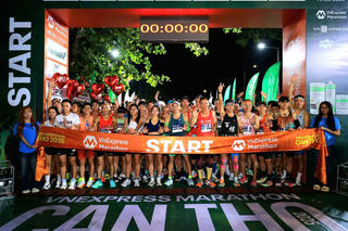 Sôi động cùng nhịp chạy của 10.000 vận động viên tại giải VnExpress marathon Cần Thơ