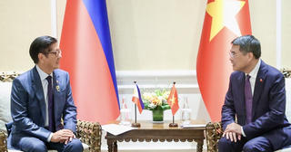 Thủ tướng Lê Minh Hưng hội kiến Tổng thống Philippines
