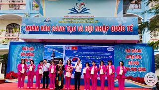 Học sinh Hải Phòng giao lưu cùng Đoàn nghệ thuật Hàn Quốc