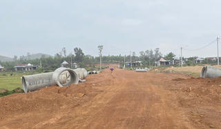 Gia Lai: Tăng tốc làm đường công vụ phục vụ mở rộng sân bay Phù Cát