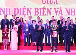 Điện Biên: Trao 12 quyết định chủ trương đầu tư, giấy chứng nhận đăng ký đầu tư với tổng vốn hơn 48.320 tỷ đồng