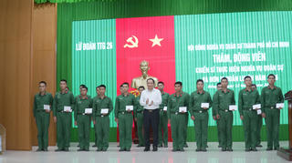 Hội đồng Nghĩa vụ Quân sự TP Hồ Chí Minh thăm, động viên chiến sĩ mới