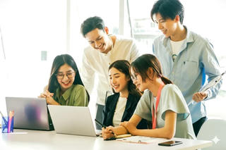 Quản lý và bảo vệ người lao động làm việc ở nước ngoài