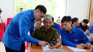 Lạng Sơn: Hiệu quả mô hình “bình dân học vụ số” ở cơ sở