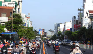 TP Hồ Chí Minh: Đường Cộng Hoà ngày đầu đảo chiều, nhiều phương tiện phải "quay đầu" 