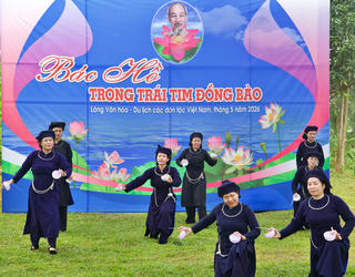 Bác Hồ trong trái tim đồng bào