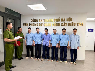 Bắt 7 đối tượng buôn lậu 8.000 cây vàng từ Hồng Kông vào Việt Nam ngụy trang bằng thiết bị điện tử