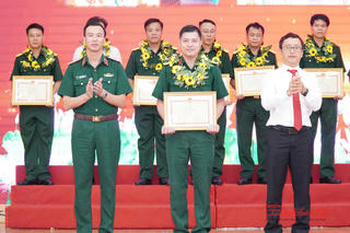 Khen thưởng 28 tập thể, cá nhân tiêu biểu của lực lượng vũ trang TP Hồ Chí Minh học tập và làm theo gương Bác