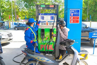 Đề xuất giảm thuế xăng E10 