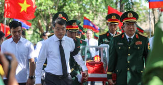 Thủ tướng Lê Minh Hưng dự lễ truy điệu và an táng hài cốt liệt sĩ tại tỉnh Quảng Trị