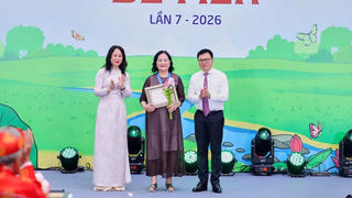 Giải thưởng Lớn "Thành tựu trọn đời - Hiệp sỹ Dế mèn" vinh danh NSND Ngô Mạnh Lân