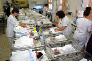 Thế giới đối mặt nỗi lo thiếu trẻ em