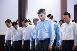 Thủ tướng Lê Minh Hưng dâng hương, viếng Mộ Cụ Phó bảng Nguyễn Sinh Sắc