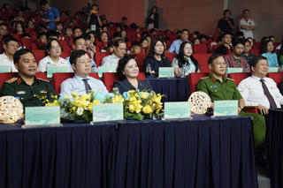 Bảo vệ và hỗ trợ trẻ em phát triển trên môi trường mạng