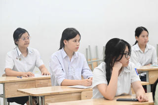 Thí sinh Hà Nội chính thức “vượt vũ môn” vào lớp 10 với môn thi đầu tiên Ngữ văn