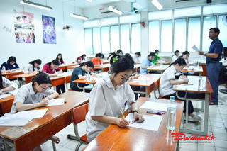 Gần 125.000 học sinh Hà Nội bước vào ngày đầu tiên thi vào 10