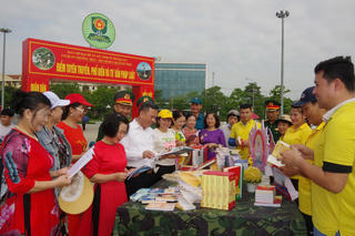 Bộ Chỉ huy quân sự tỉnh Tuyên Quang tổ chức trưng bày và tuyên truyền sách pháp luật